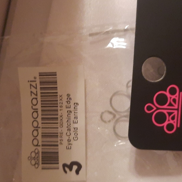 Paparazzi earrings Bundle 5 for 30.00 or 1 for 10 - Picture 3 of 3